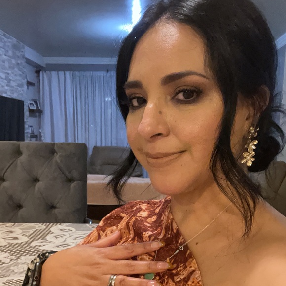 Meet your Posher, Gina - Picture 4 of 4